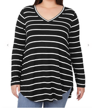 Load image into Gallery viewer, Black &amp; White Dolphin Hem Top