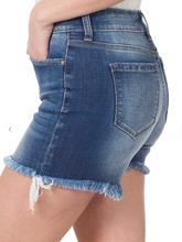 Load image into Gallery viewer, MID RISE RAW FRAYED HEM DENIM SHORTS