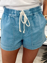 Load image into Gallery viewer, Pre-Order Blue Contrast Drawstring Elastic Waist Denim Shorts