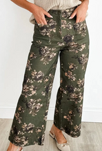 Load image into Gallery viewer, Pre-Order Green Vintage Floral Print Square Patch Pocket Raw Hem Shift Jeans