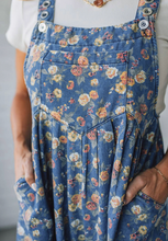 Load image into Gallery viewer, Pre-Order Blue Vintage Rose Printed Pleated Loose Denim Overall Jumpsuit
