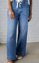 Load image into Gallery viewer, Pre-Order Acid Wash Contrast Lace-up Plus Size Jeans