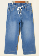 Load image into Gallery viewer, Pre-Order Acid Wash Contrast Lace-up Plus Size Jeans