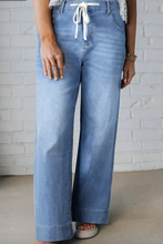 Load image into Gallery viewer, Pre-Order Acid Wash Contrast Lace-up Plus Size Jeans