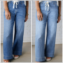 Load image into Gallery viewer, Pre-Order Acid Wash Contrast Lace-up Plus Size Jeans