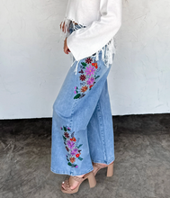 Load image into Gallery viewer, Pre-0rder Blakeley Evie Floral Embroidered Jeans