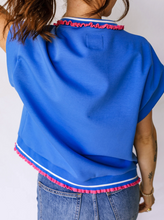Load image into Gallery viewer, Pre-Order Blue Contrast Frilled Trim Button Collared Short Sleeve Knit Top