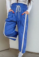 Load image into Gallery viewer, Pre-Order Bluek Contrast Striped Smocked Waist Drawstring Cropped Casual Pants