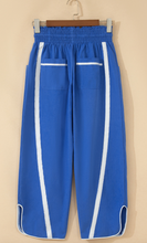 Load image into Gallery viewer, Pre-Order Bluek Contrast Striped Smocked Waist Drawstring Cropped Casual Pants