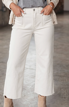 Load image into Gallery viewer, Pre-Order White Raw Hem Ankle-length Loose Jeans