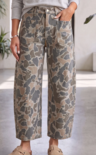 Load image into Gallery viewer, Pre-Order Multicolour Camouflage Shift Ankle Length Jeans