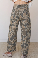 Load image into Gallery viewer, Pre-Order Brown Camouflage Print Large Pocket Barrel Jeans