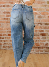 Load image into Gallery viewer, Pre-Order Blue Vintage Washed Seam Detail Shift Jeans