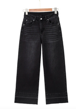 Load image into Gallery viewer, Pre-Order Raw Hem Straight Leg Loose High Waist Jeans