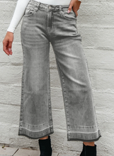 Load image into Gallery viewer, Pre-Order Raw Hem Straight Leg Loose High Waist Jeans
