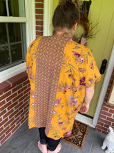 Load image into Gallery viewer, Gold Floral Kimono