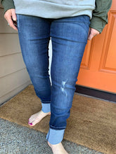 Load image into Gallery viewer, Dark Wash Mid Rise Skinny Jeans