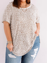 Load image into Gallery viewer, Pre-Order Plus Size Light Leopard Shift T-Shirt