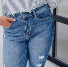 Load image into Gallery viewer, Per-Order Plus Size Frayed Straight Leg Jeans