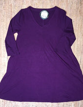 Load image into Gallery viewer, Plum 3/4 Sleeve V-Neck Tunic
